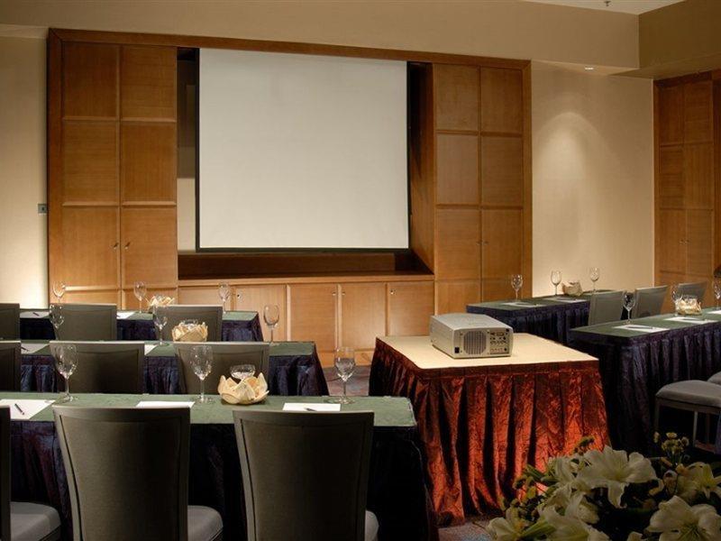 Hotel Nikko Tianjin Exterior foto A projector screen in a meeting room